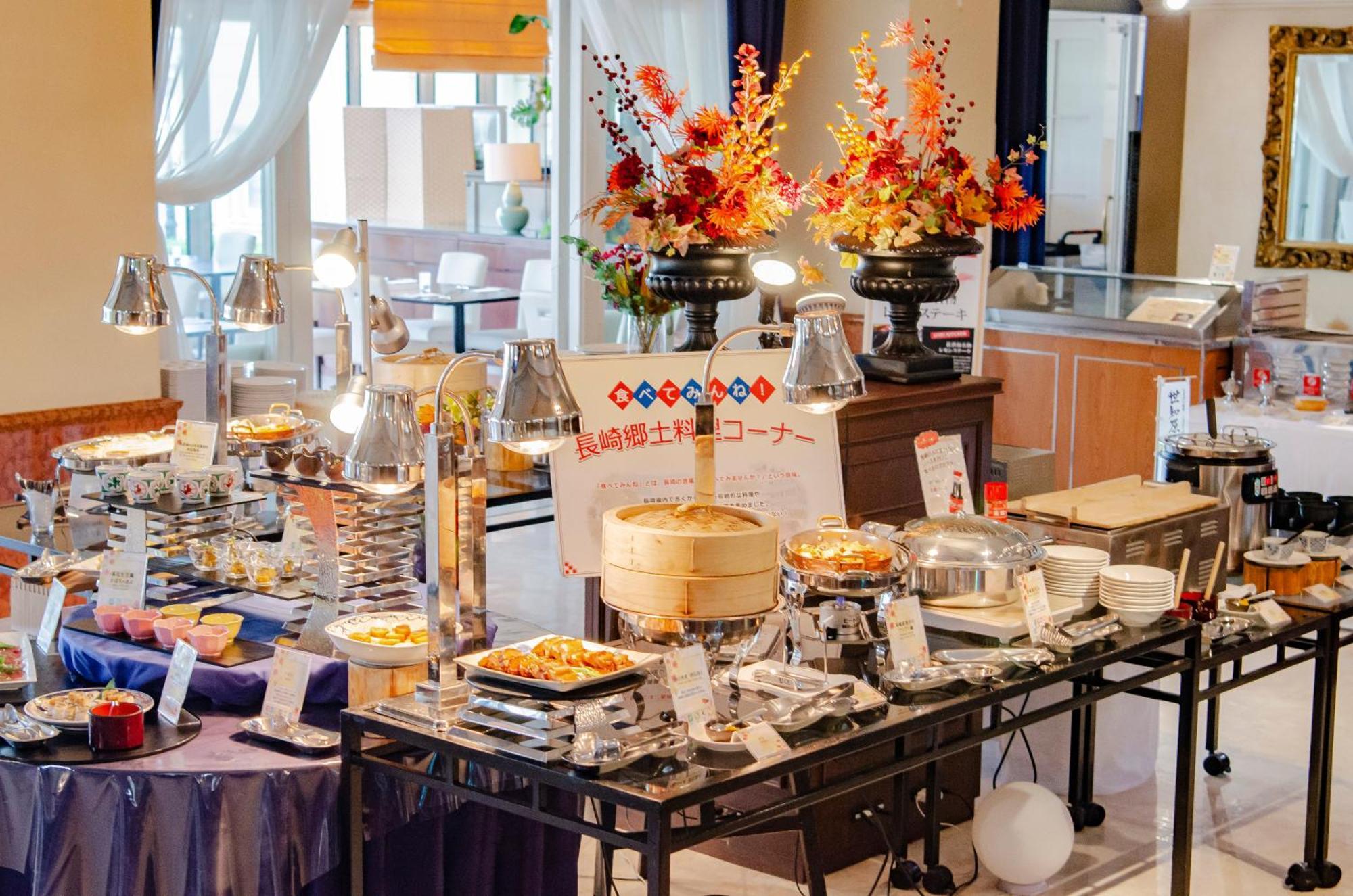 Hotel Den Haag Huis Ten Bosch Sasebo Exteriér fotografie A buffet at a hotel