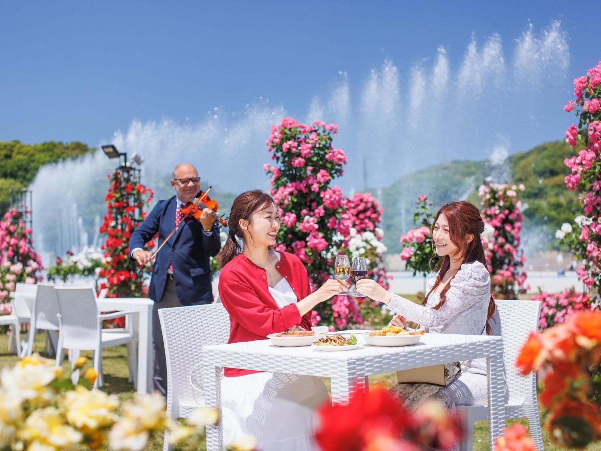 Hotel Den Haag Huis Ten Bosch Sasebo Exteriér fotografie The Rose Festival